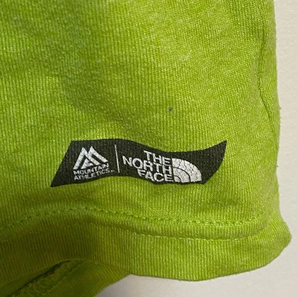 The North Face “Train Wild” Graphic Tee – Men’s Medium – Green